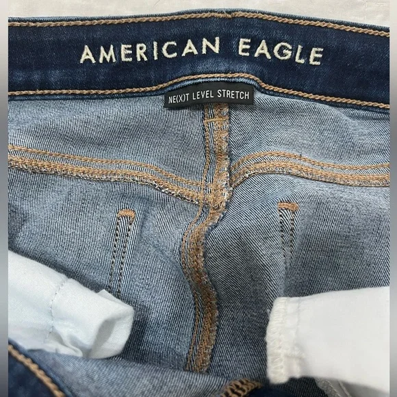 American Eagle distressed stretch jeans. Size 10 - Picture 4 of 5